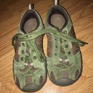 Boys Keen lace up shoes size 1